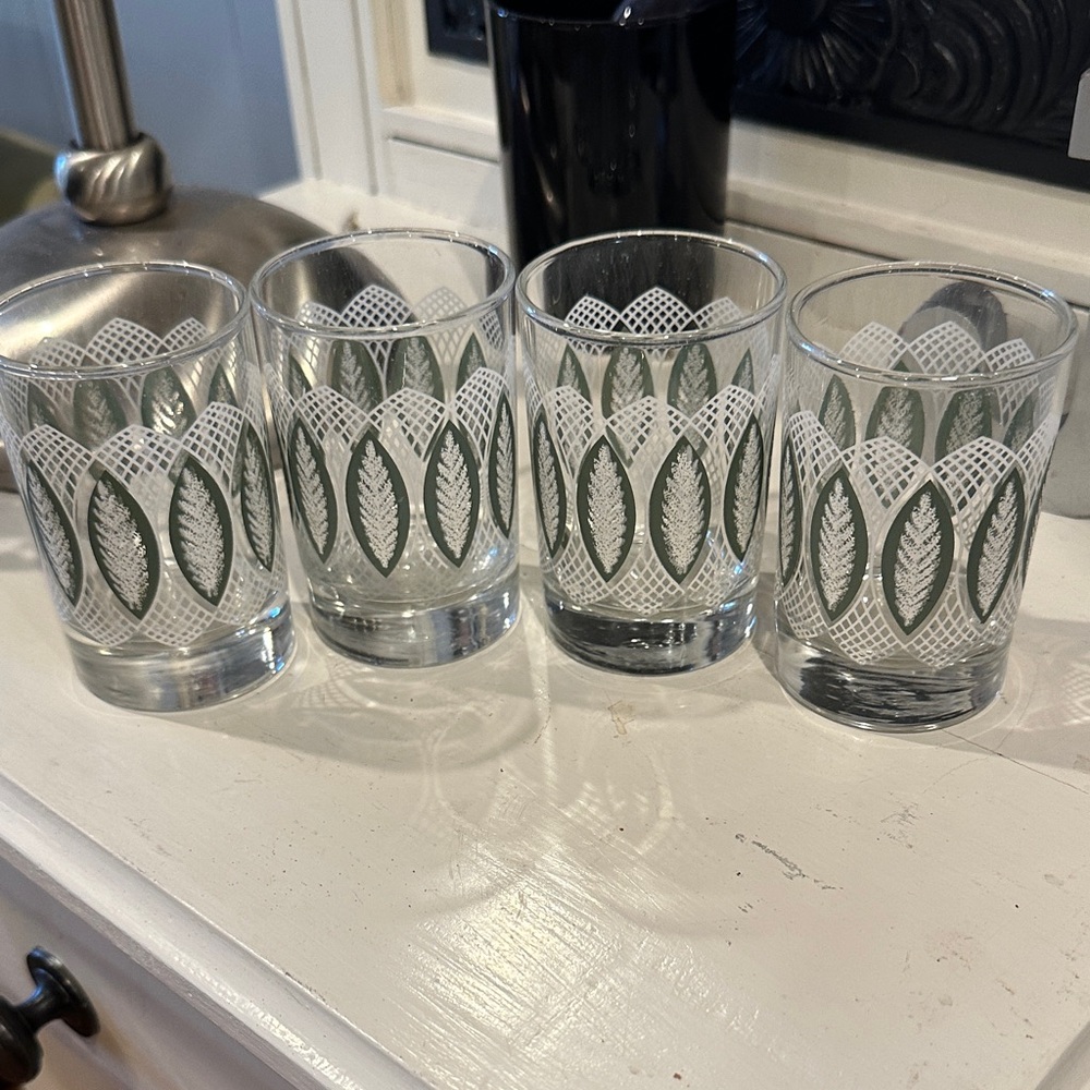 Set of 4 Vintage Libbey “sword play” highball glasses